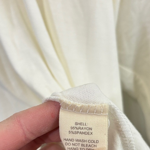 Mystree White Pleated Blouse with Relaxed Sleeves - Picture 4 of 4